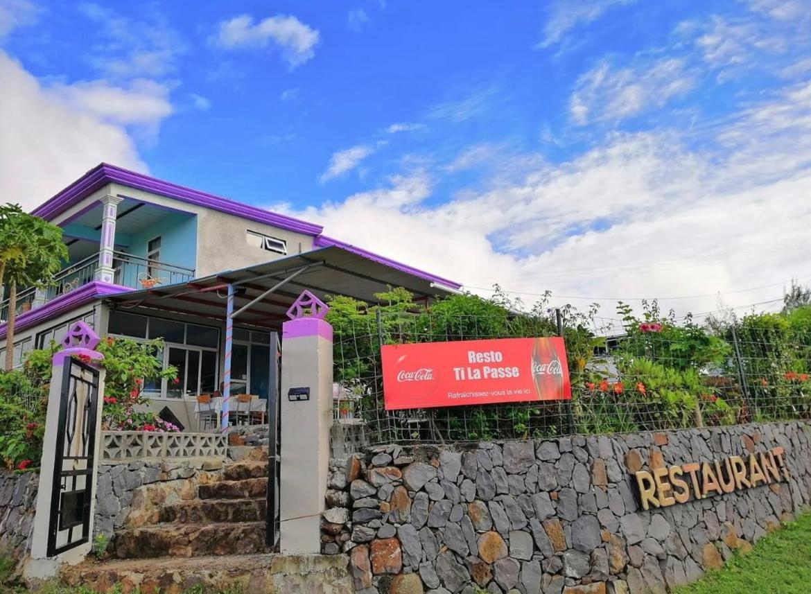 Port South East Tilapasse Resto & Guest House מראה חיצוני תמונה